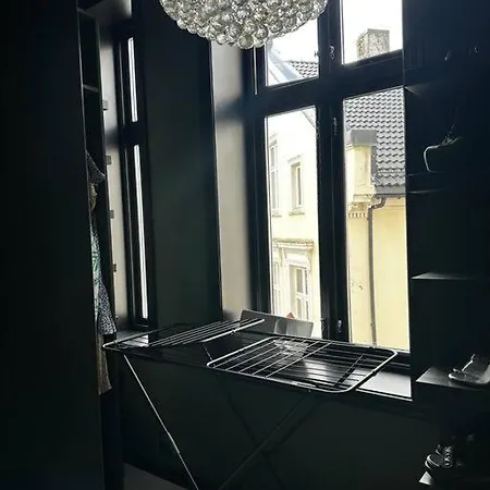 Ralekker Byleilighet. Solrik Balkong Lejlighed